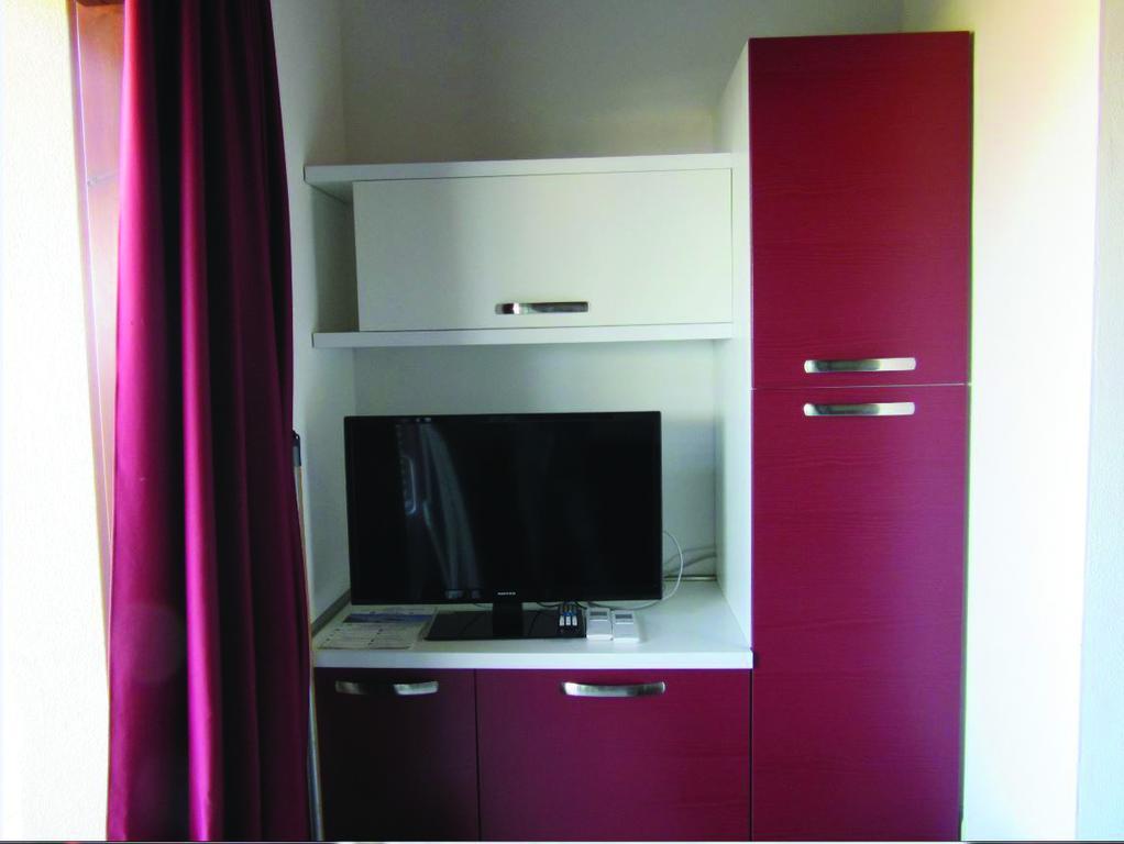 קאסטלסארדו Residence L'Incanto Attici מראה חיצוני תמונה
