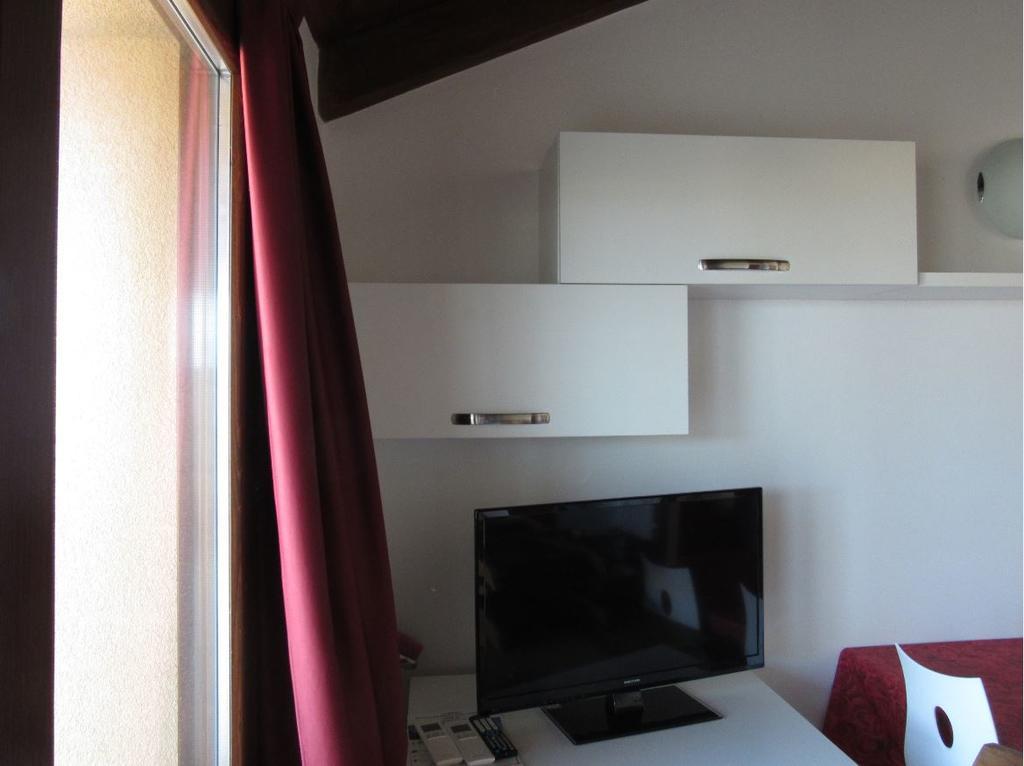 קאסטלסארדו Residence L'Incanto Attici מראה חיצוני תמונה